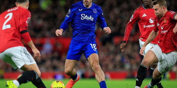 曼联为何0-1不敌10人埃弗顿？答案很明显了，很多人还没发现！