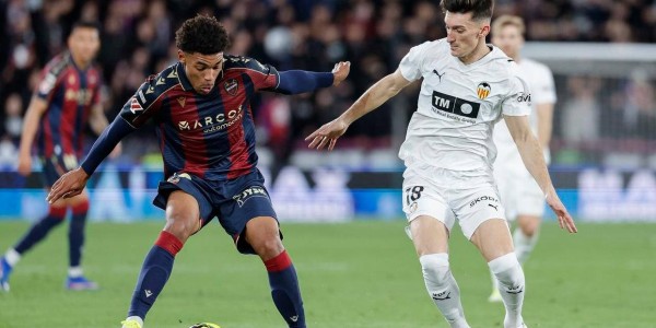 2-0，昔日曼联天才闪耀西甲：锋芒毕露助力瓦伦西亚终结三连败