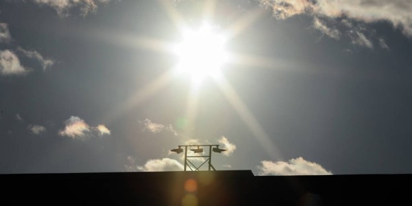 曼联任意球战术：费尔南德斯与芒特的默契配合