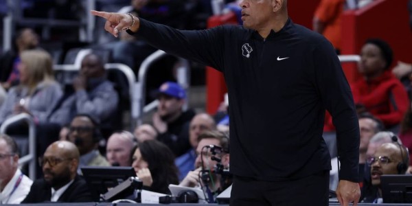 雄鹿为何卡点解雇里弗斯 字母哥也成教练杀手了？