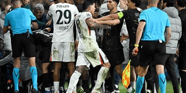 打着复仇旗号，踢成慈善之夜，切尔西2比5惨败，门将亲手导演崩盘